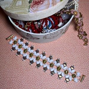 Handmade fashion jewelry bracelet